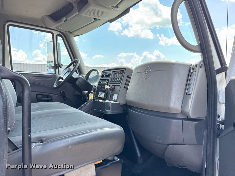 image for item EG5847 2010 International 4300 utility / service truck