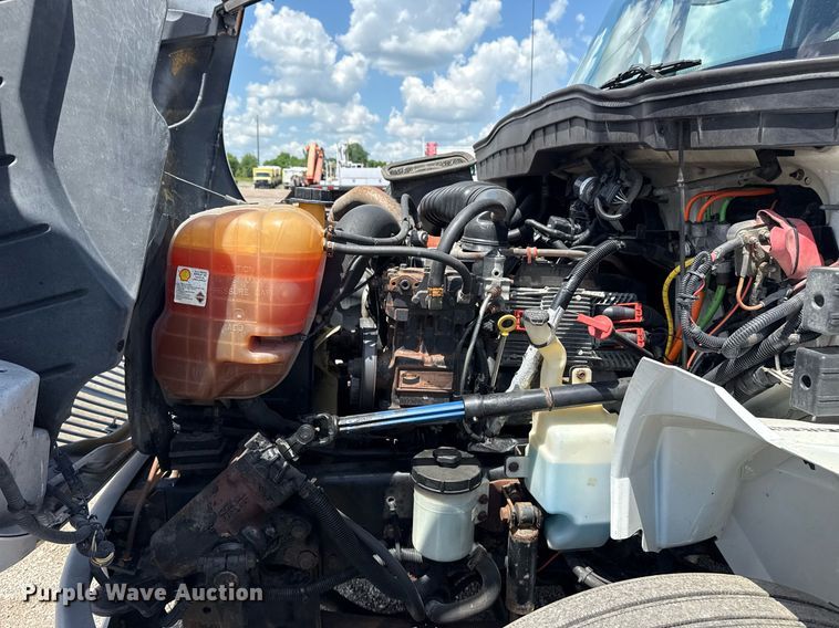 image for item EG5847 2010 International 4300 utility / service truck