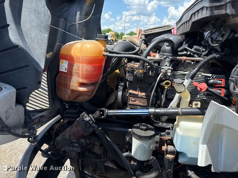 image for item EG5847 2010 International 4300 utility / service truck