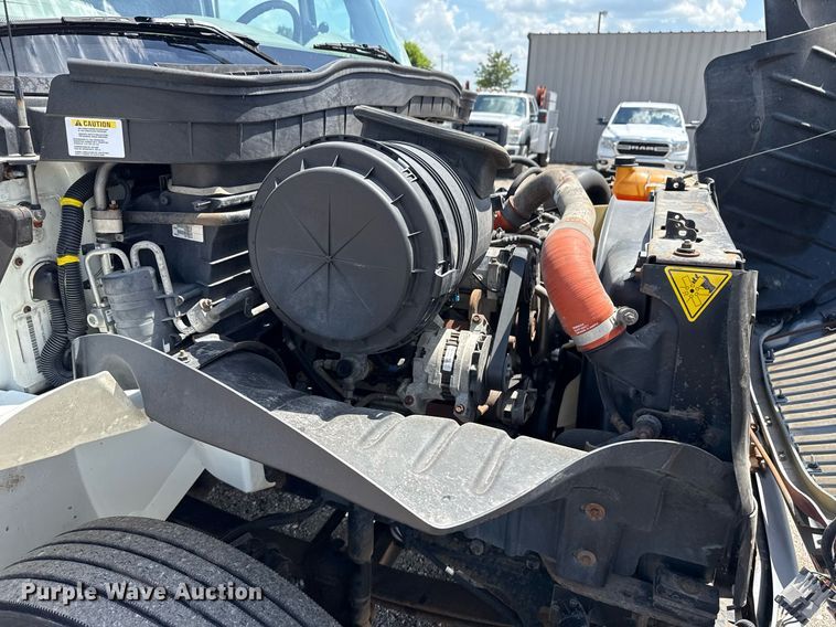 image for item EG5847 2010 International 4300 utility / service truck