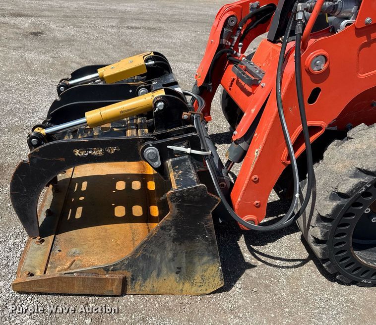 image for item EG5849 2019 Kubota SSV75 skid steer loader