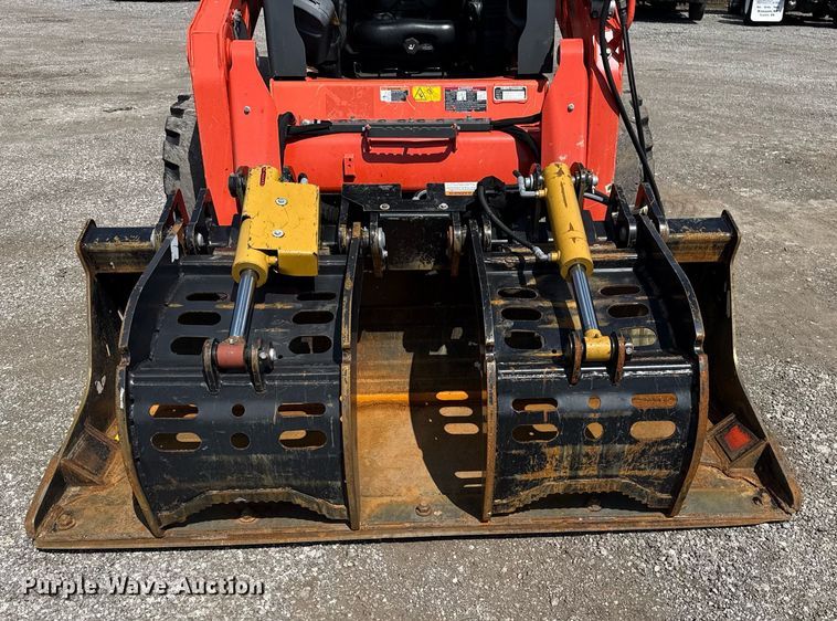 image for item EG5849 2019 Kubota SSV75 skid steer loader