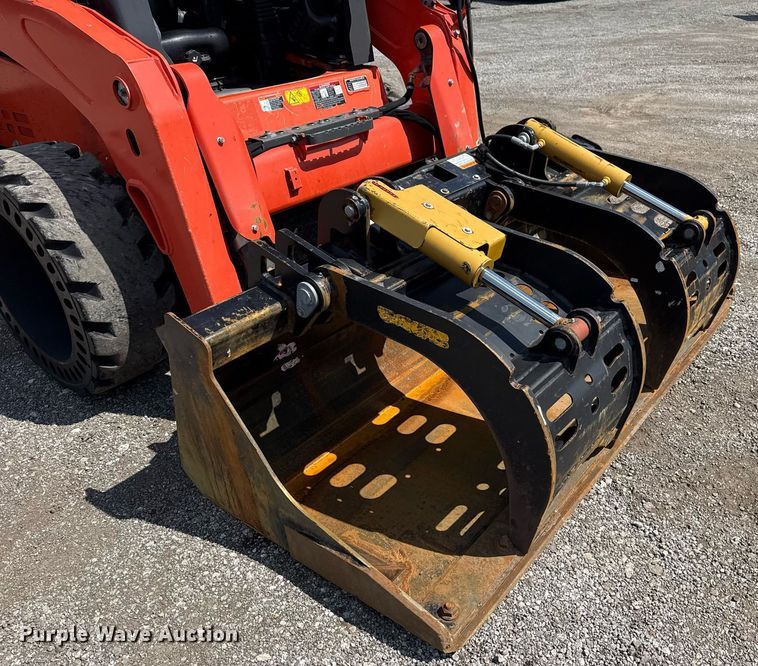 image for item EG5849 2019 Kubota SSV75 skid steer loader