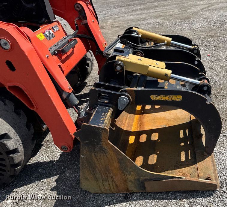 image for item EG5849 2019 Kubota SSV75 skid steer loader