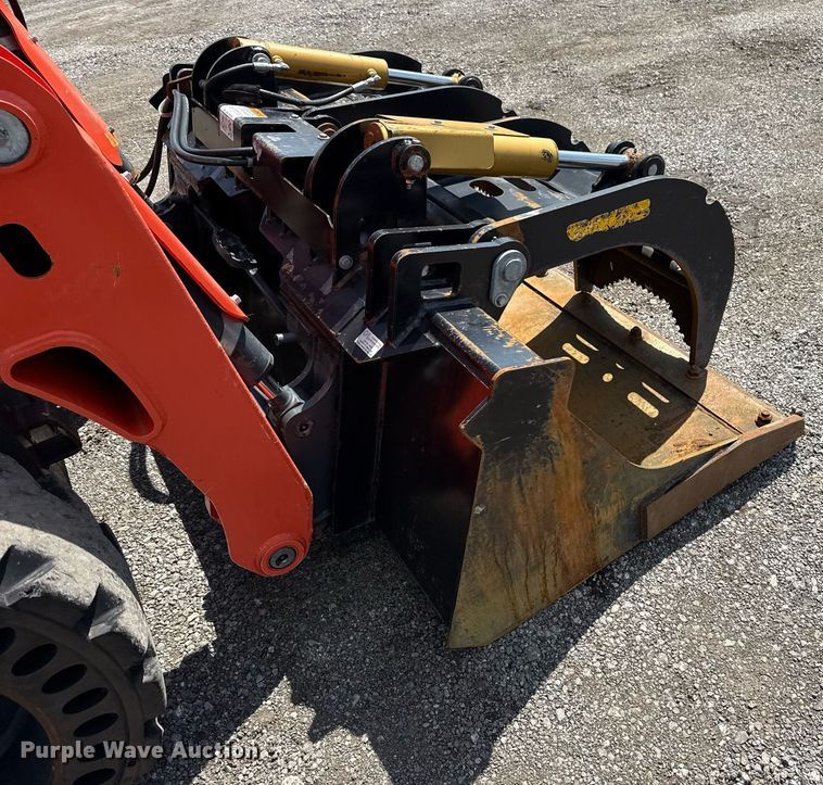 image for item EG5849 2019 Kubota SSV75 skid steer loader