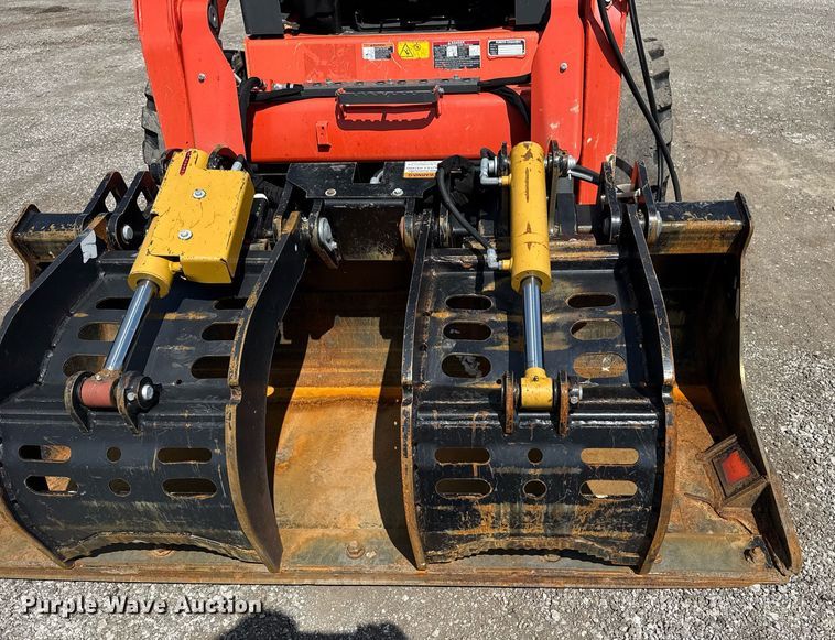 image for item EG5849 2019 Kubota SSV75 skid steer loader