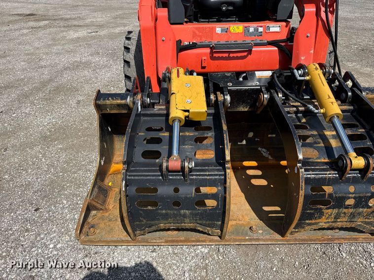 image for item EG5849 2019 Kubota SSV75 skid steer loader