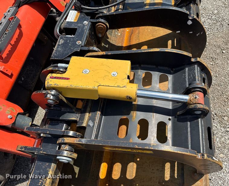 image for item EG5849 2019 Kubota SSV75 skid steer loader