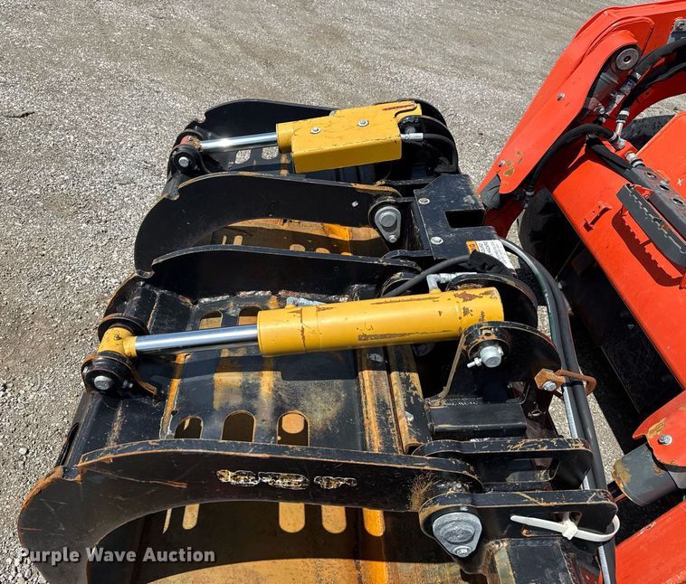 image for item EG5849 2019 Kubota SSV75 skid steer loader