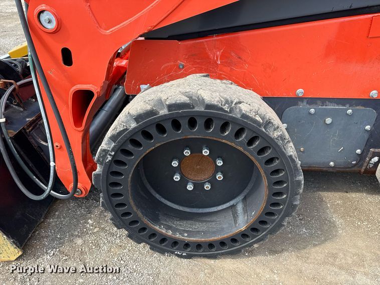 image for item EG5849 2019 Kubota SSV75 skid steer loader