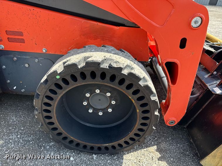 image for item EG5849 2019 Kubota SSV75 skid steer loader