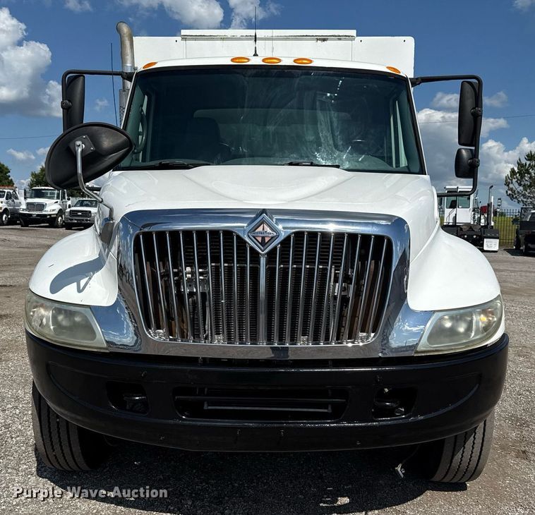 image for item EG5850 2006 International 4300 utility / service truck