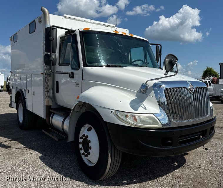 image for item EG5850 2006 International 4300 utility / service truck