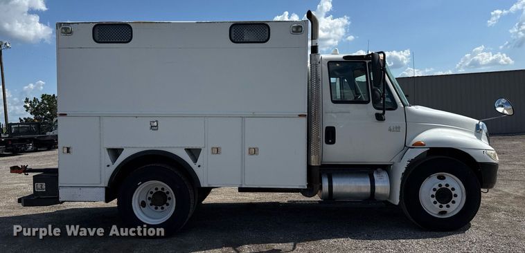 image for item EG5850 2006 International 4300 utility / service truck