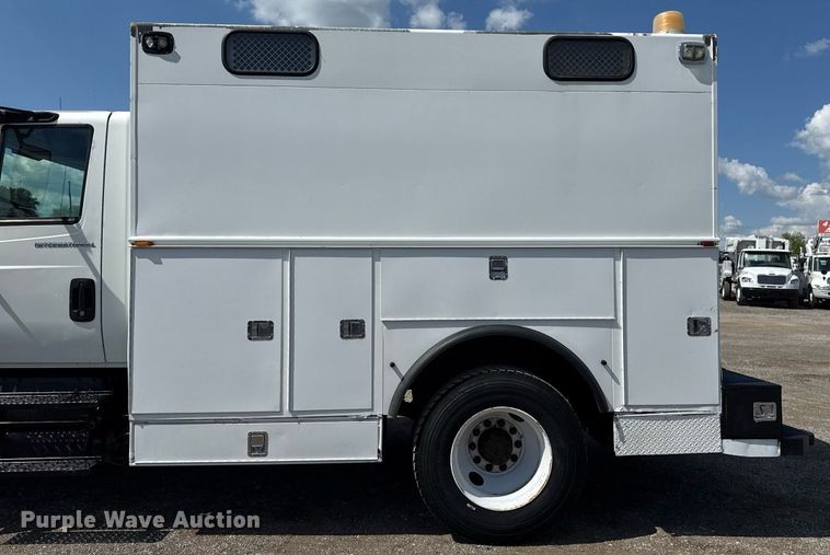 image for item EG5850 2006 International 4300 utility / service truck