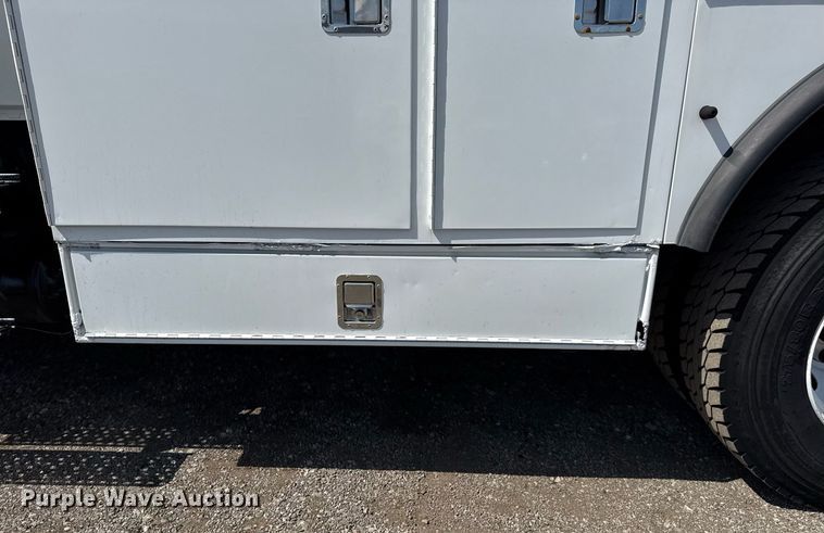 image for item EG5850 2006 International 4300 utility / service truck