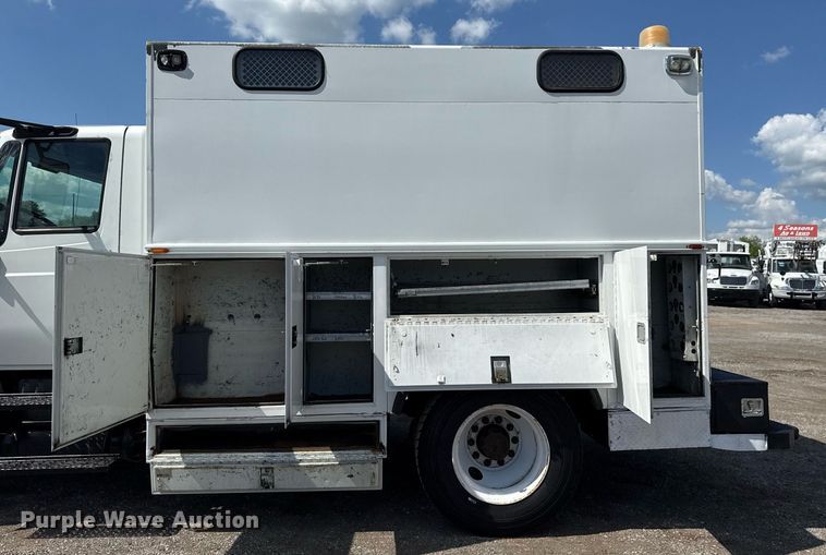 image for item EG5850 2006 International 4300 utility / service truck