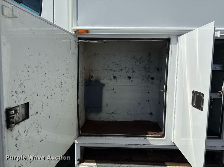 image for item EG5850 2006 International 4300 utility / service truck