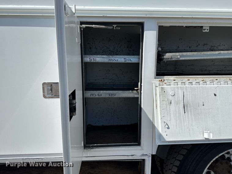 image for item EG5850 2006 International 4300 utility / service truck