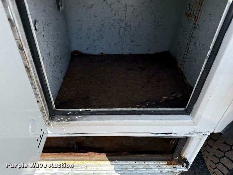 image for item EG5850 2006 International 4300 utility / service truck