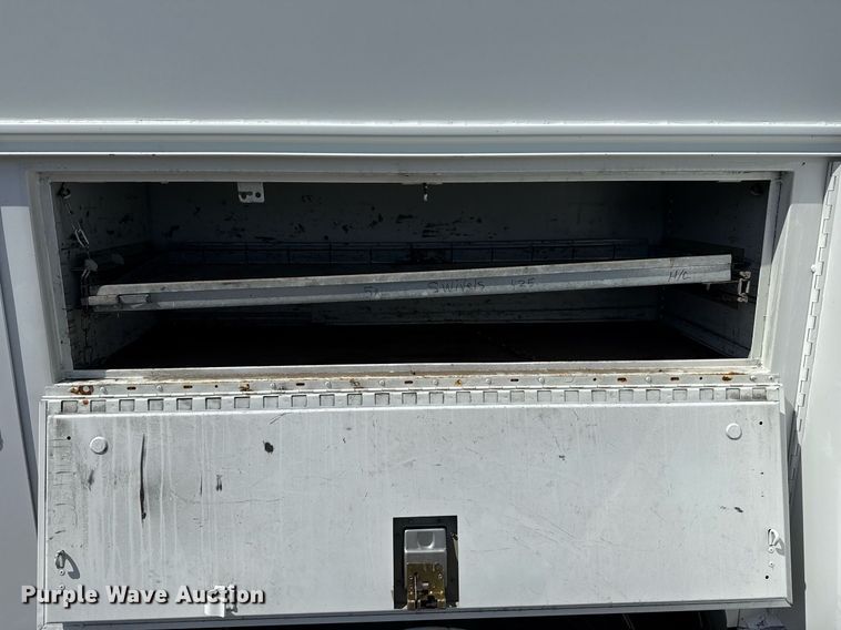 image for item EG5850 2006 International 4300 utility / service truck