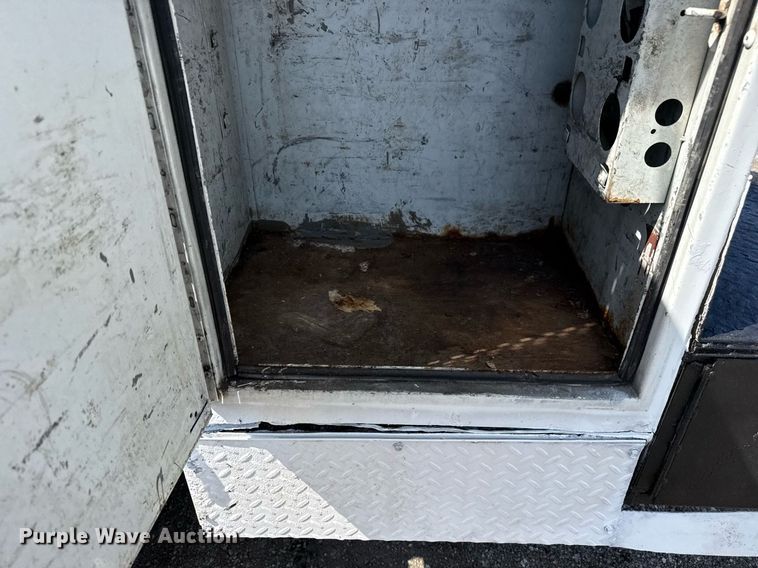 image for item EG5850 2006 International 4300 utility / service truck