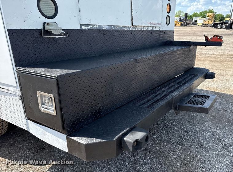 image for item EG5850 2006 International 4300 utility / service truck