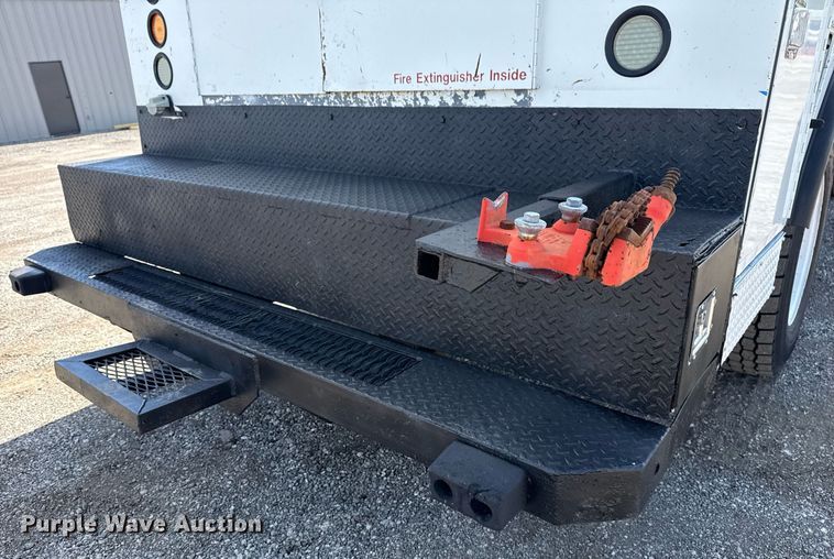 image for item EG5850 2006 International 4300 utility / service truck