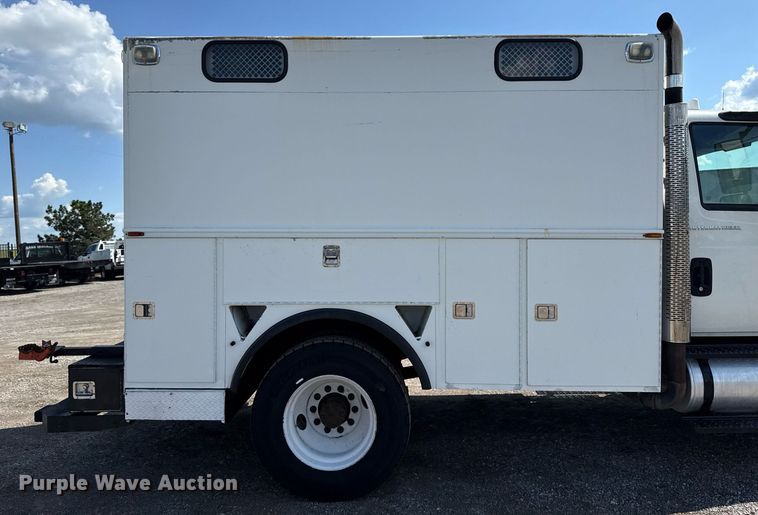 image for item EG5850 2006 International 4300 utility / service truck