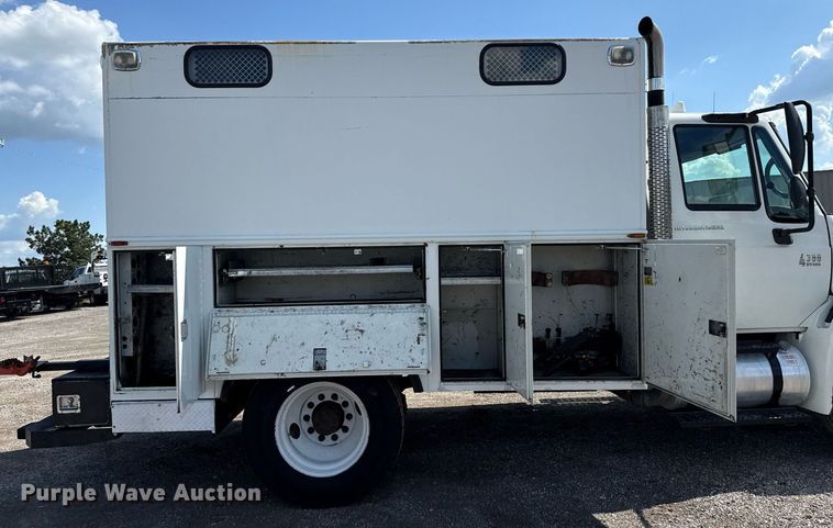 image for item EG5850 2006 International 4300 utility / service truck