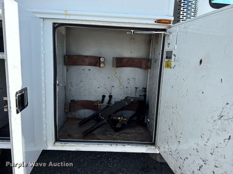 image for item EG5850 2006 International 4300 utility / service truck