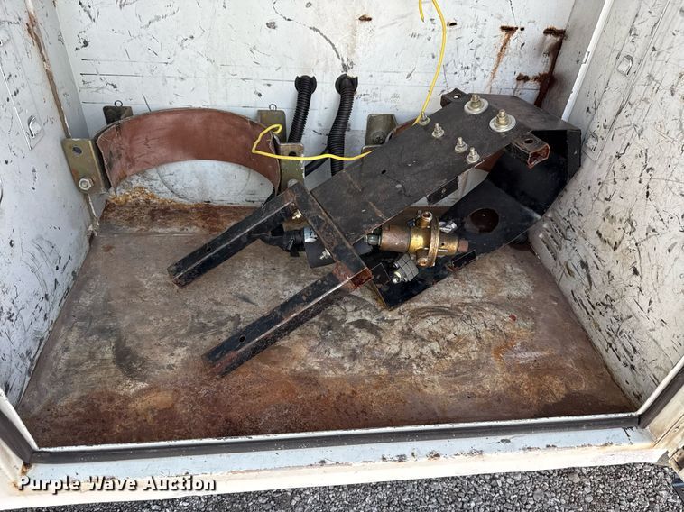 image for item EG5850 2006 International 4300 utility / service truck