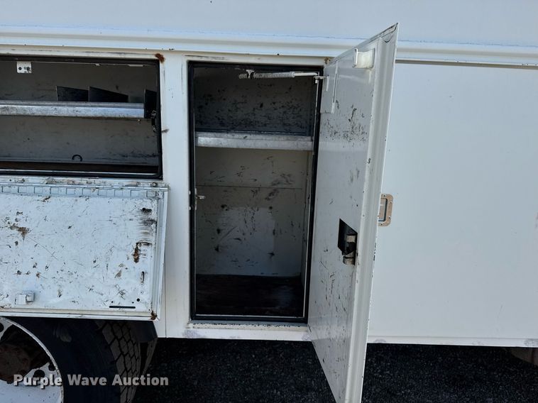 image for item EG5850 2006 International 4300 utility / service truck