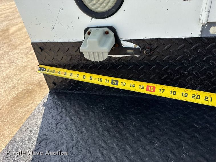 image for item EG5850 2006 International 4300 utility / service truck