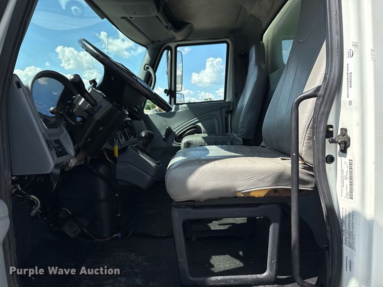 image for item EG5850 2006 International 4300 utility / service truck