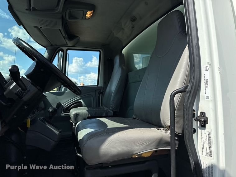 image for item EG5850 2006 International 4300 utility / service truck