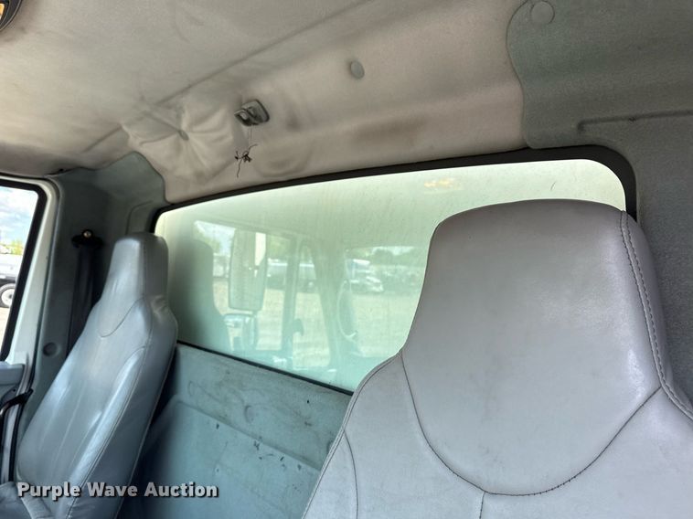 image for item EG5850 2006 International 4300 utility / service truck