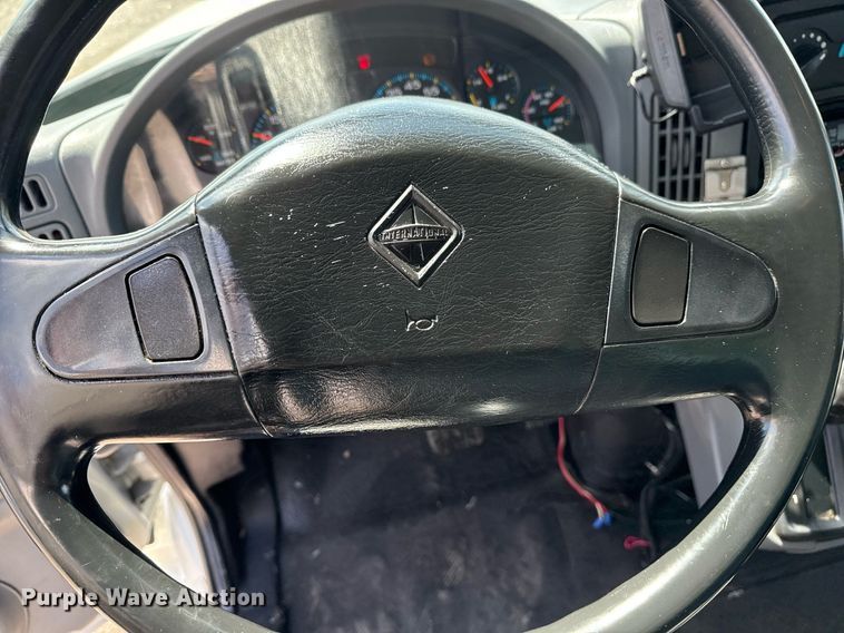 image for item EG5850 2006 International 4300 utility / service truck