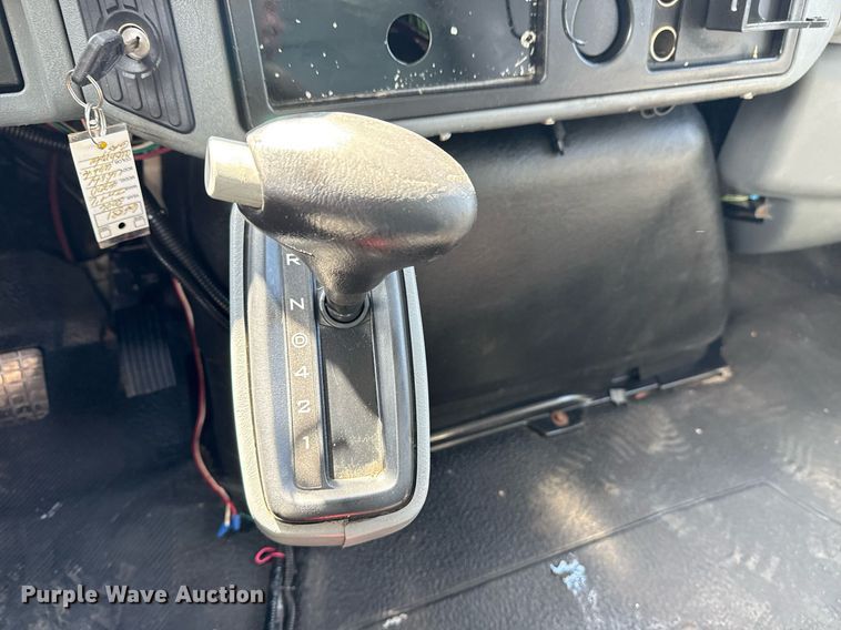 image for item EG5850 2006 International 4300 utility / service truck