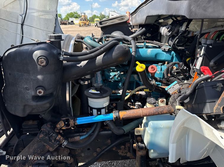 image for item EG5850 2006 International 4300 utility / service truck