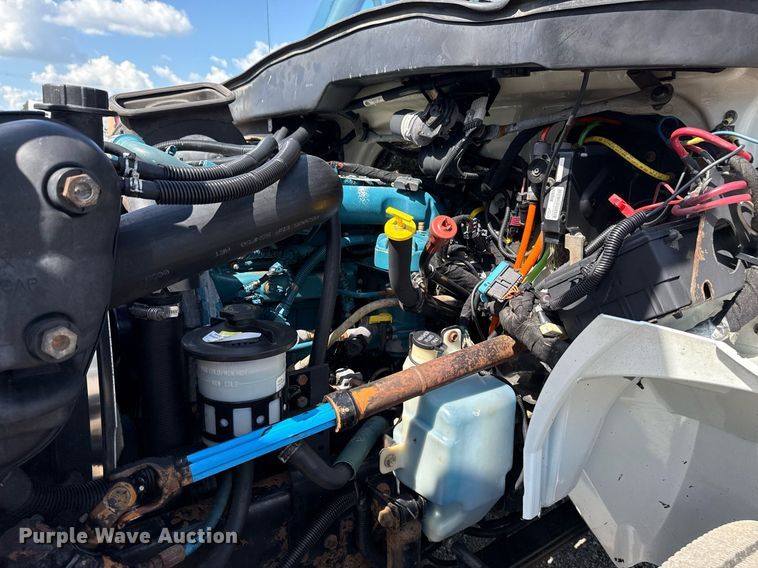 image for item EG5850 2006 International 4300 utility / service truck