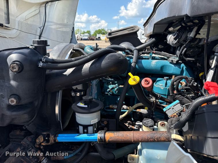 image for item EG5850 2006 International 4300 utility / service truck