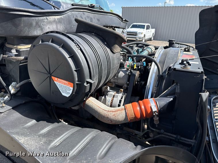 image for item EG5850 2006 International 4300 utility / service truck