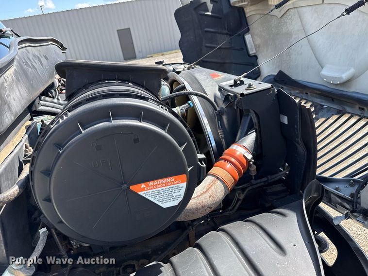 image for item EG5850 2006 International 4300 utility / service truck