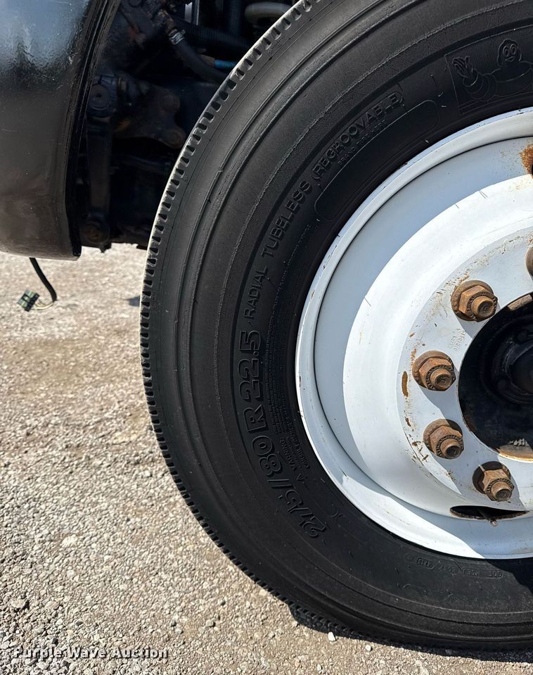 image for item EG5850 2006 International 4300 utility / service truck