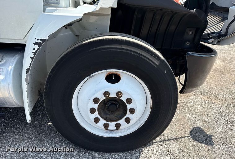 image for item EG5850 2006 International 4300 utility / service truck