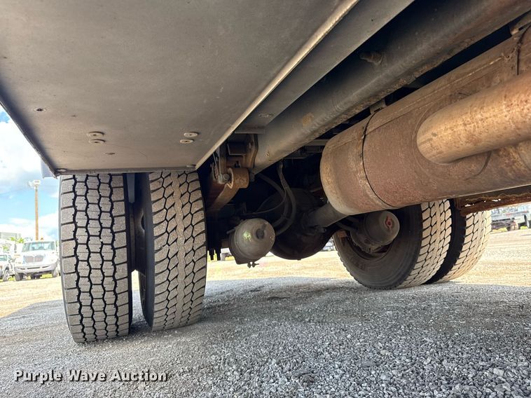 image for item EG5850 2006 International 4300 utility / service truck