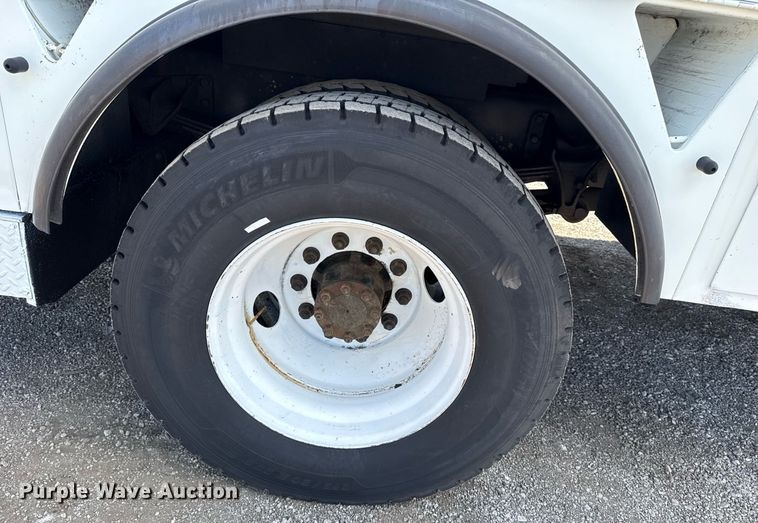 image for item EG5850 2006 International 4300 utility / service truck