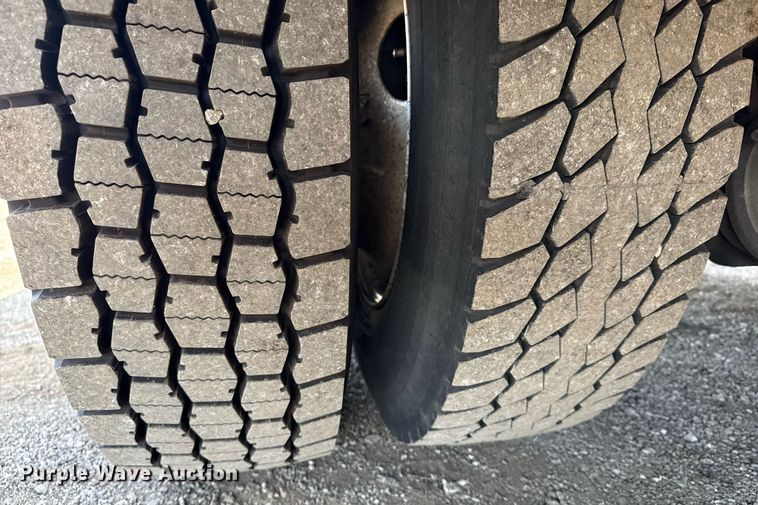 image for item EG5850 2006 International 4300 utility / service truck