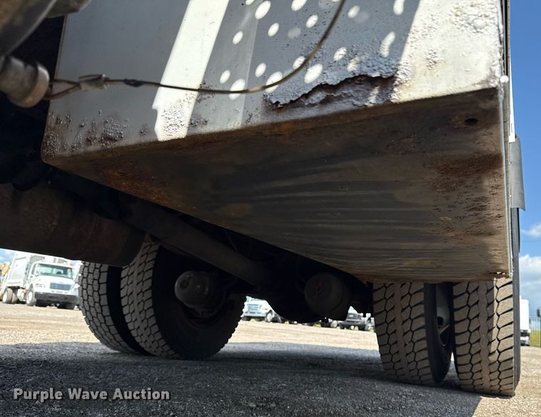 image for item EG5850 2006 International 4300 utility / service truck